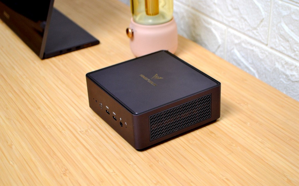 Minisforum UM790 Pro Review - Unleashing Performance in a Compact Package