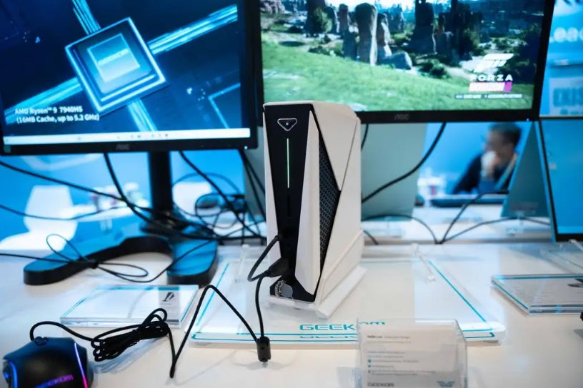 GEEKOM Showcased APro8 Max Mini PC with AMD Ryzen 9 8940HS and Radeon RX 7600M XT at CES 2024